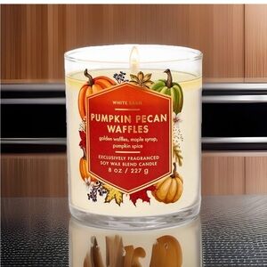 Bath & Body Works Single Wick Candle- Pumpkin Pecan Waffles (8oz)